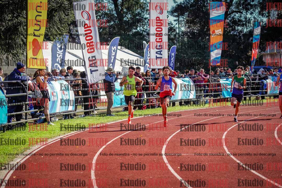 Fotos de los 800 m llanos de varones