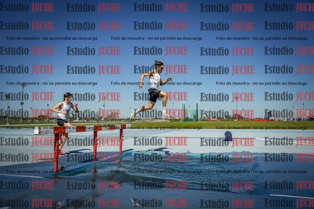 Fotos de los 2000 m con obstáculos de varones