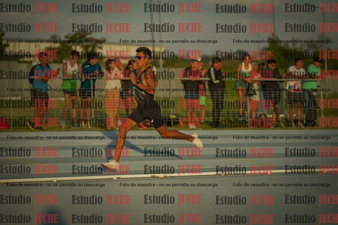 Fotos de los 3000 m llanos de varones