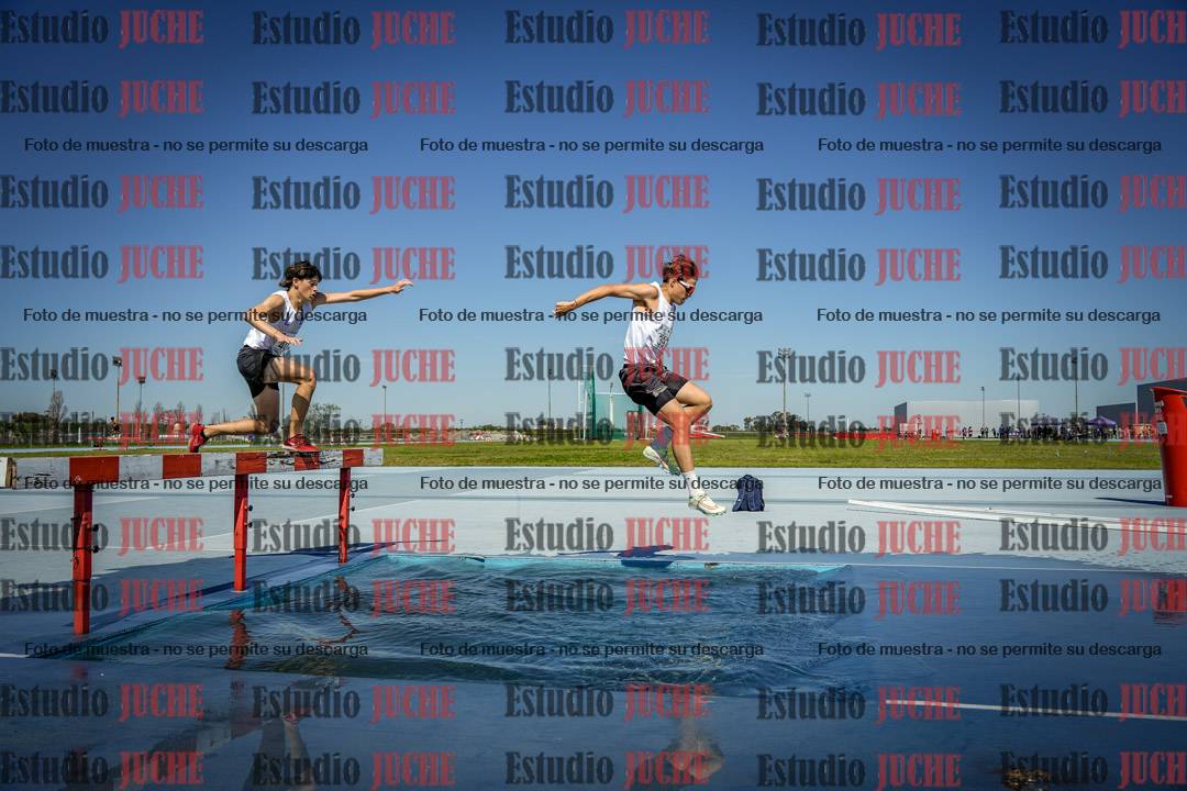Fotos de los 2000 m con obstáculos de varones
