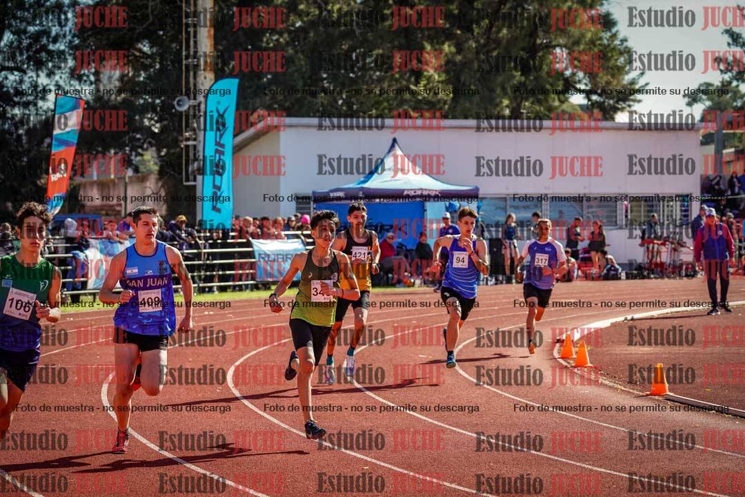 Fotos de los 800 m llanos de varones