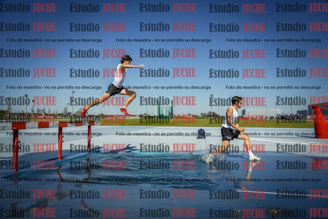 Fotos de los 2000 m con obstáculos de varones
