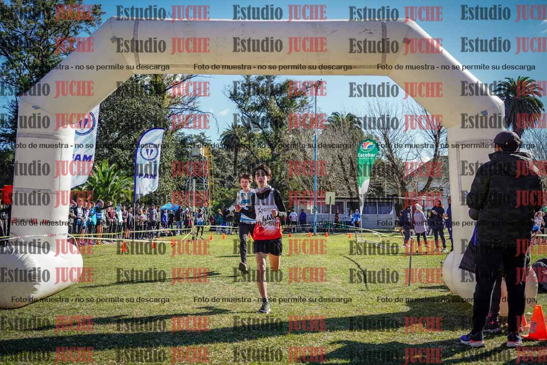 Fotos de la llegada del cross de 2000 m