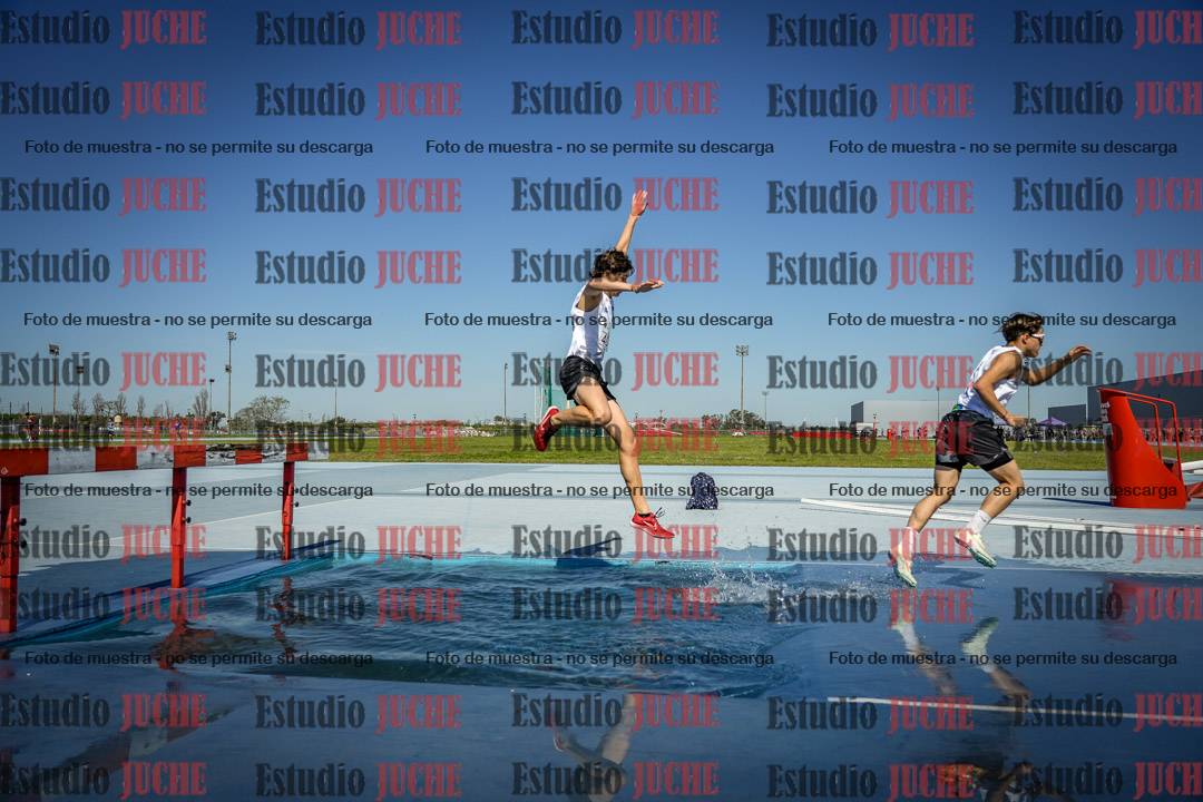 Fotos de los 2000 m con obstáculos de varones
