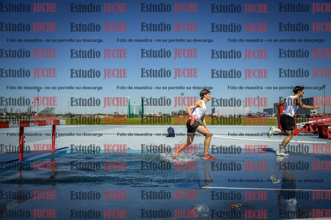 Fotos de los 2000 m con obstáculos de varones