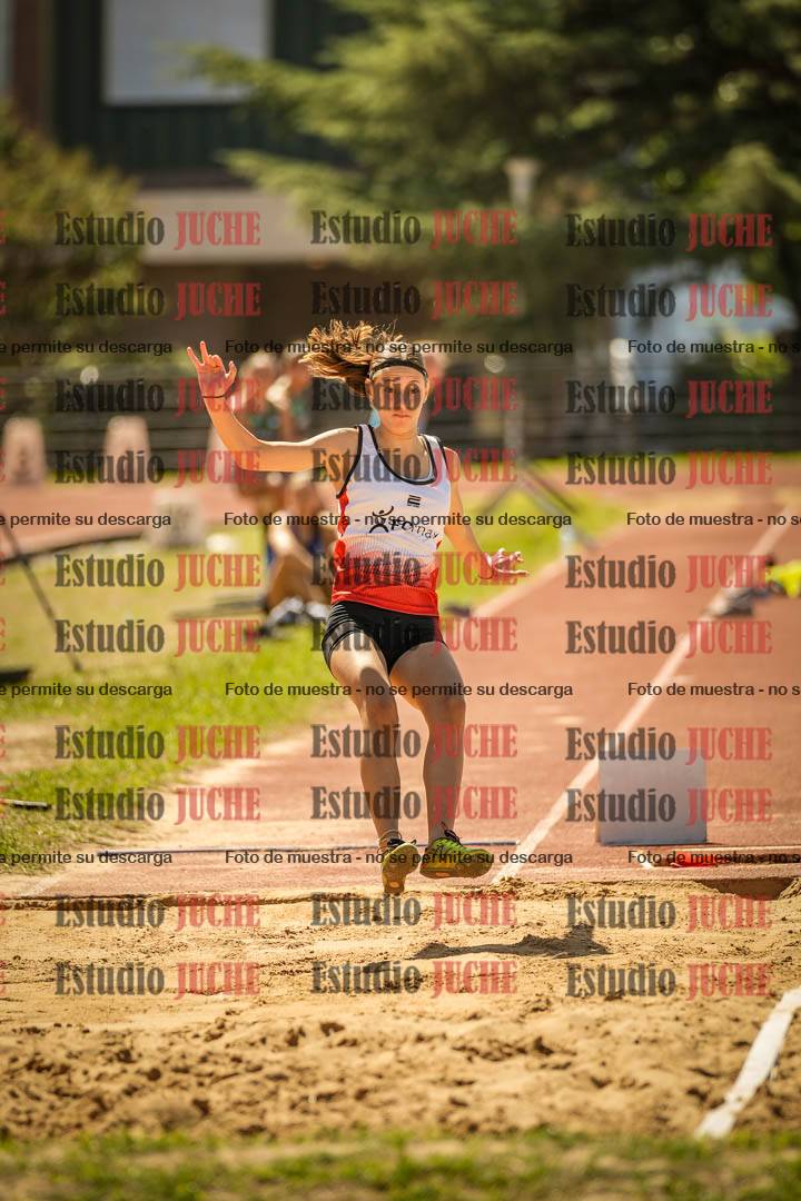 Fotos del salto en largo de mujeres