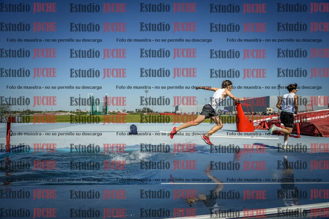 Fotos de los 2000 m con obstáculos de varones