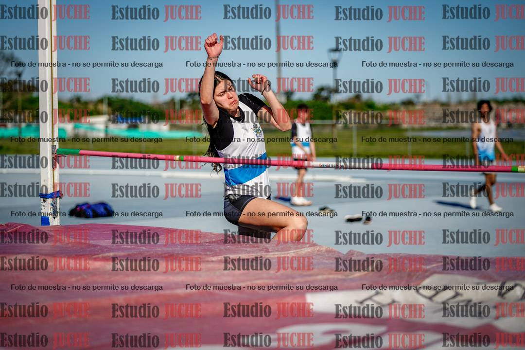 Fotos del salto en alto de mujeres y varones - U15