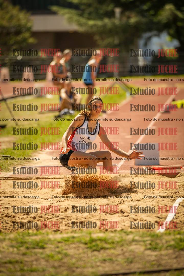 Fotos del salto en largo de mujeres