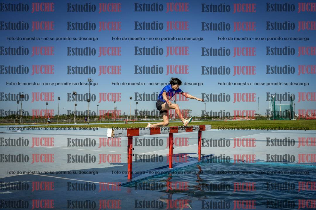 Fotos de los 2000 m con obstáculos de varones