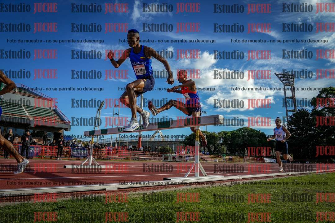 Fotos de los 3000 m con obstáculos de varones