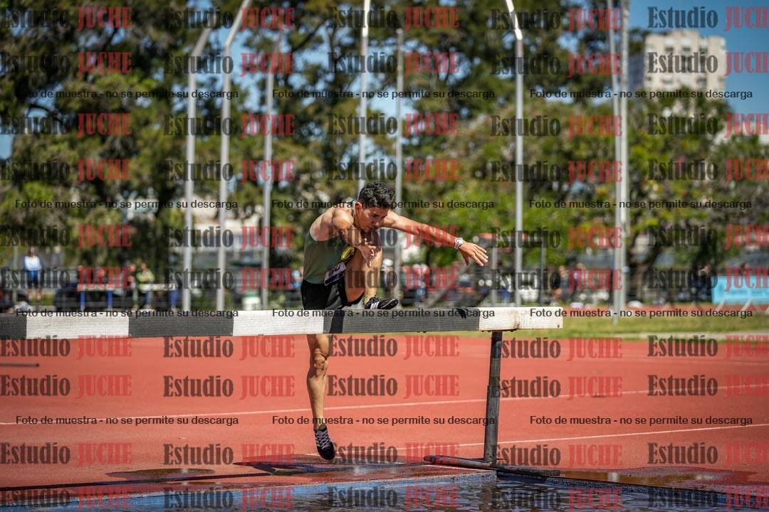 Fotos de los 3000 m con obstáculos de varones
