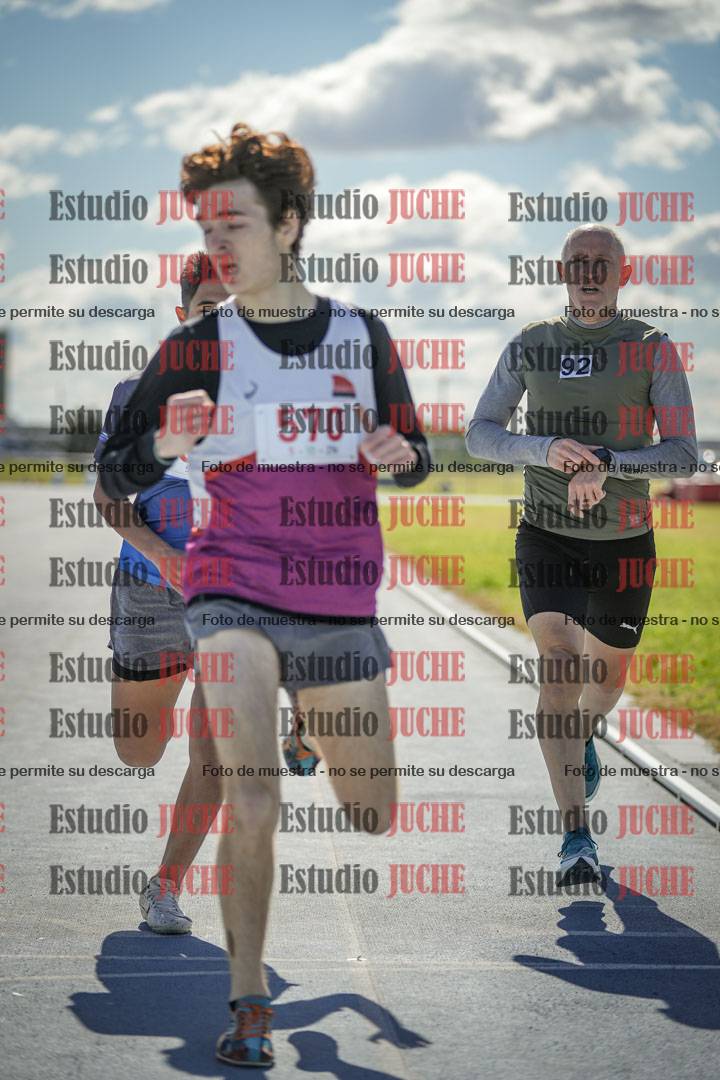 Fotos de los 800 m llanos de varones