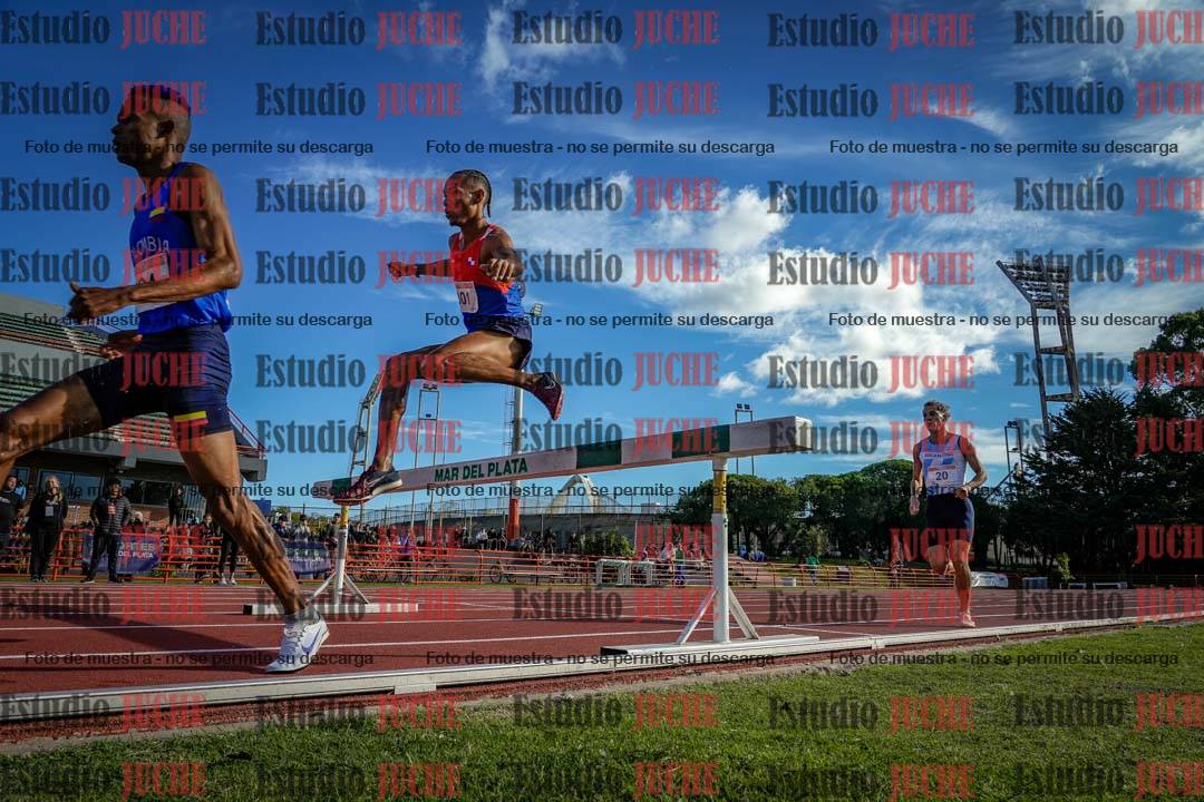 Fotos de los 3000 m con obstáculos de varones