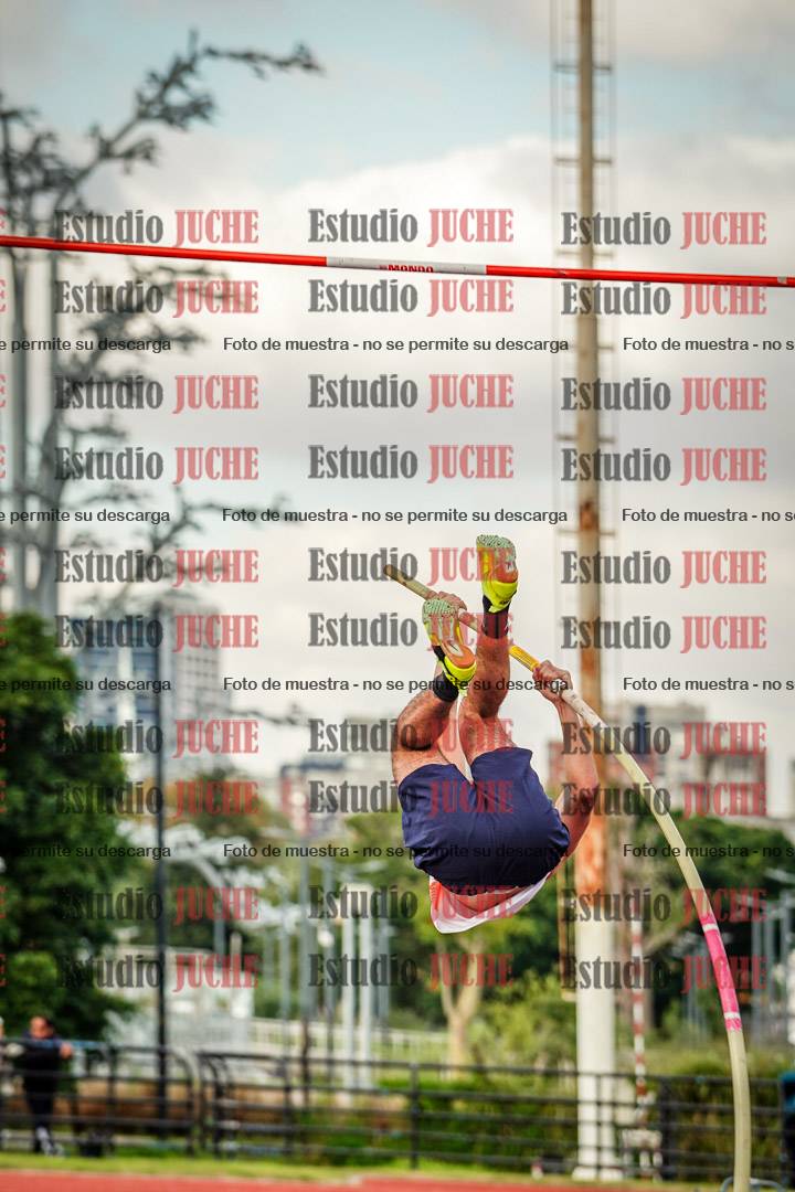Fotos del salto con garrocha de mujeres y varones