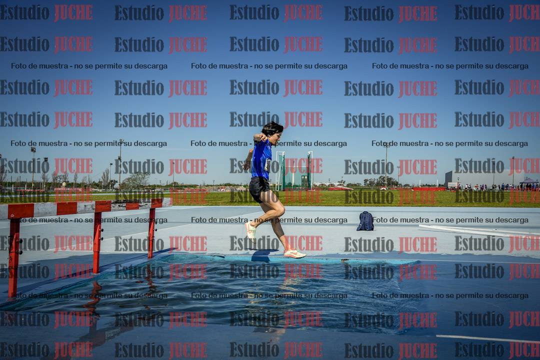Fotos de los 2000 m con obstáculos de varones