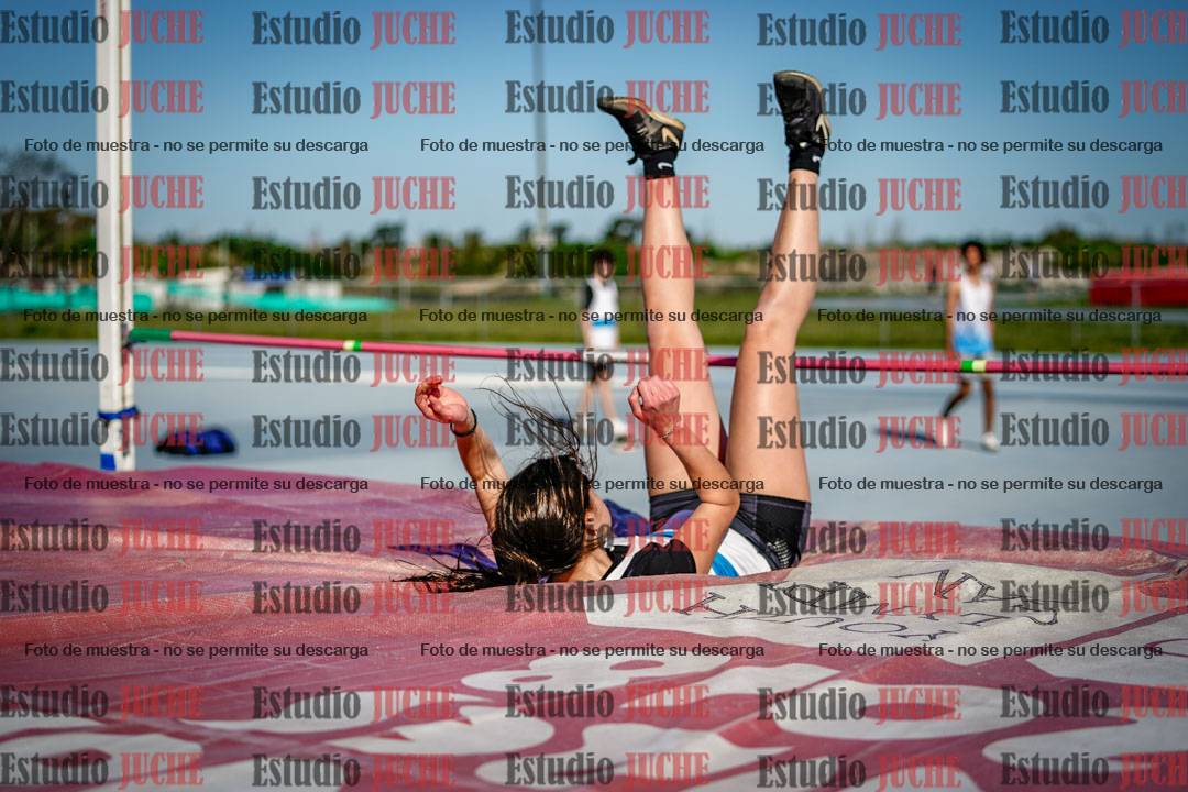 Fotos del salto en alto de mujeres y varones - U15
