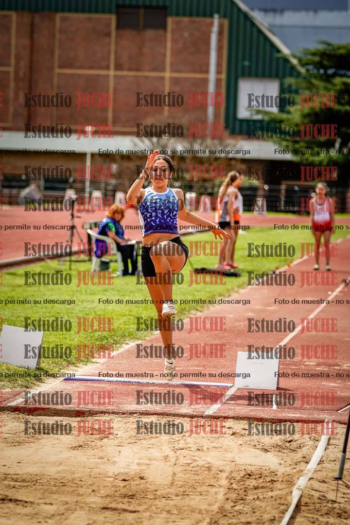 Fotos del salto en largo de mujeres