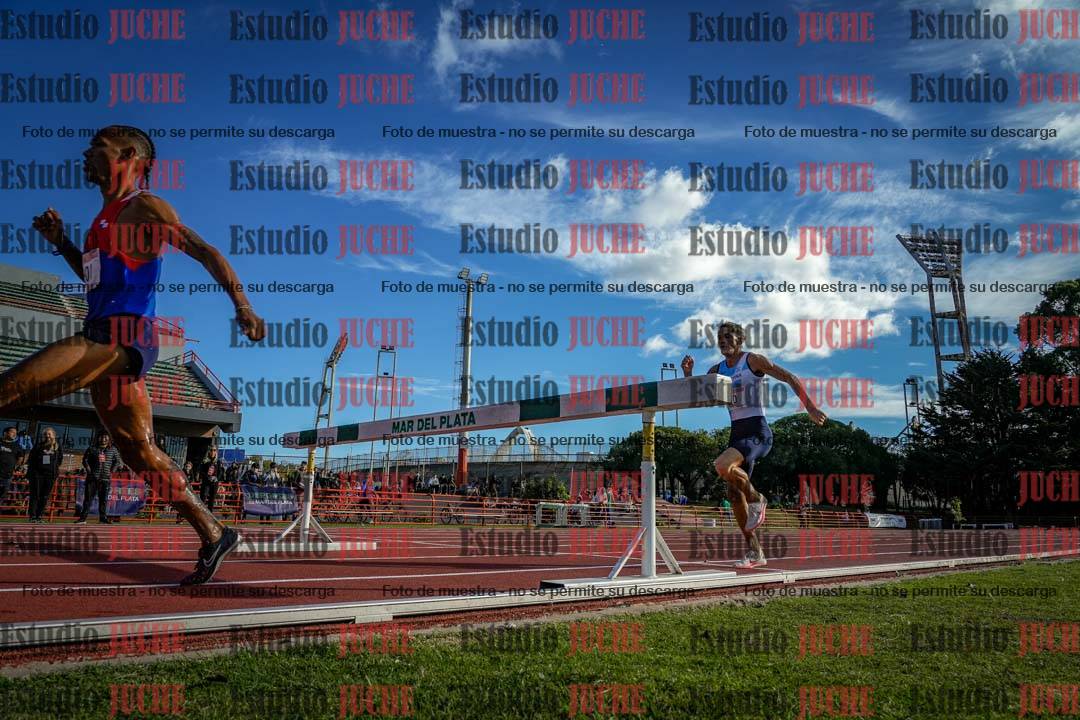 Fotos de los 3000 m con obstáculos de varones
