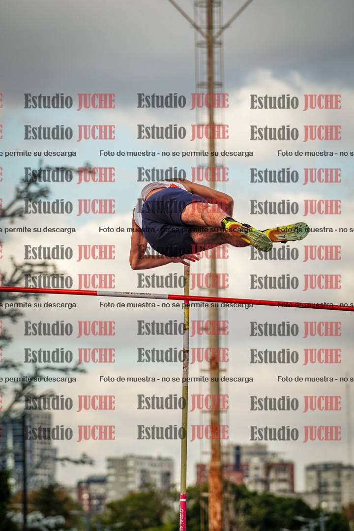Fotos del salto con garrocha de mujeres y varones