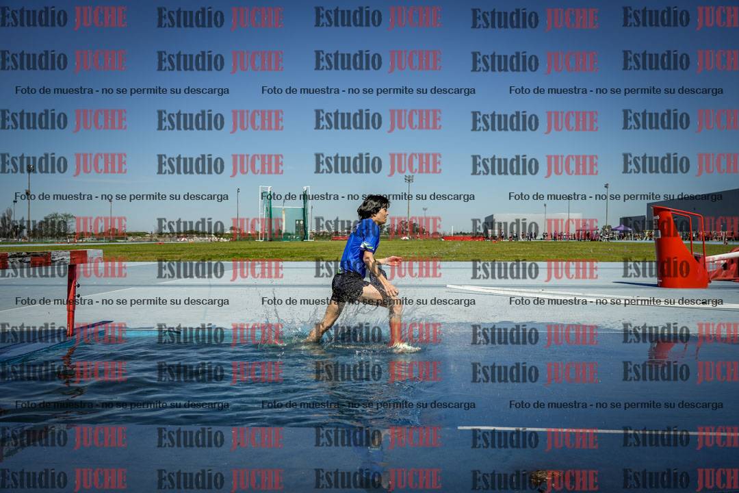 Fotos de los 2000 m con obstáculos de varones
