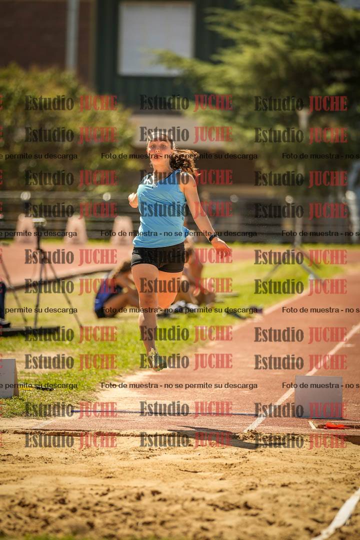 Fotos del salto en largo de mujeres
