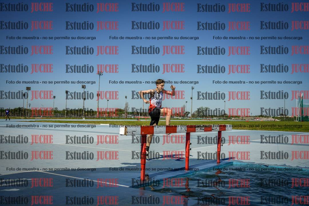 Fotos de los 2000 m con obstáculos de varones