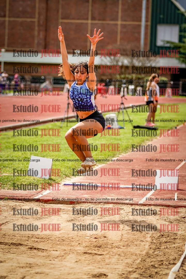 Fotos del salto en largo de mujeres