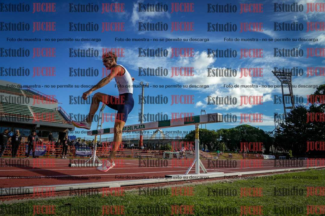 Fotos de los 3000 m con obstáculos de varones