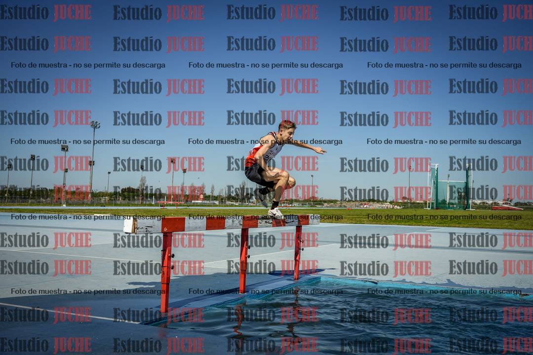 Fotos de los 2000 m con obstáculos de varones