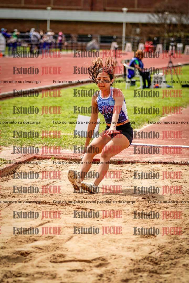 Fotos del salto en largo de mujeres