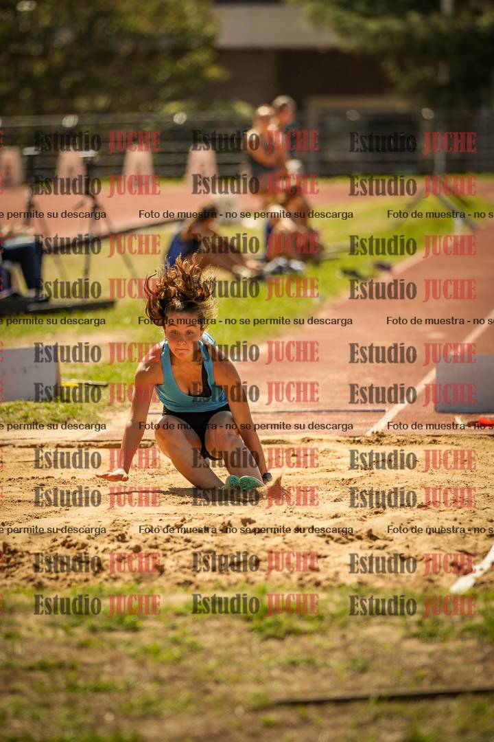 Fotos del salto en largo de mujeres