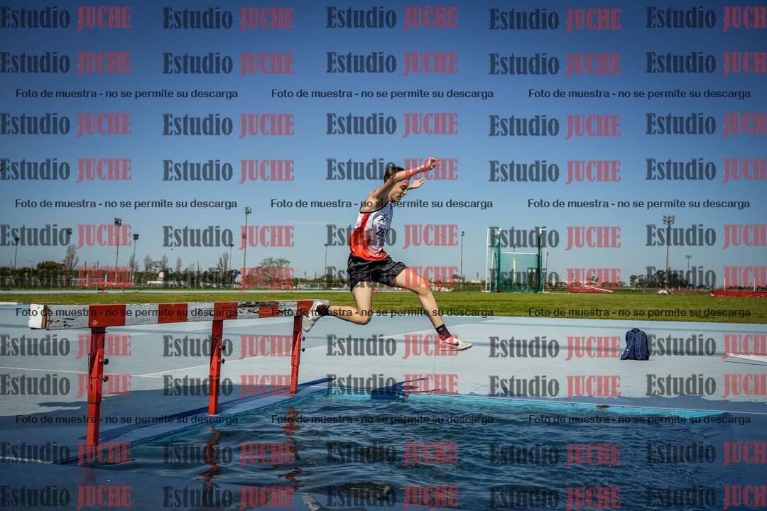 Fotos de los 2000 m con obstáculos de varones