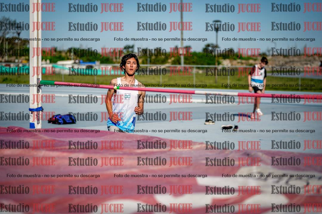 Fotos del salto en alto de mujeres y varones - U15