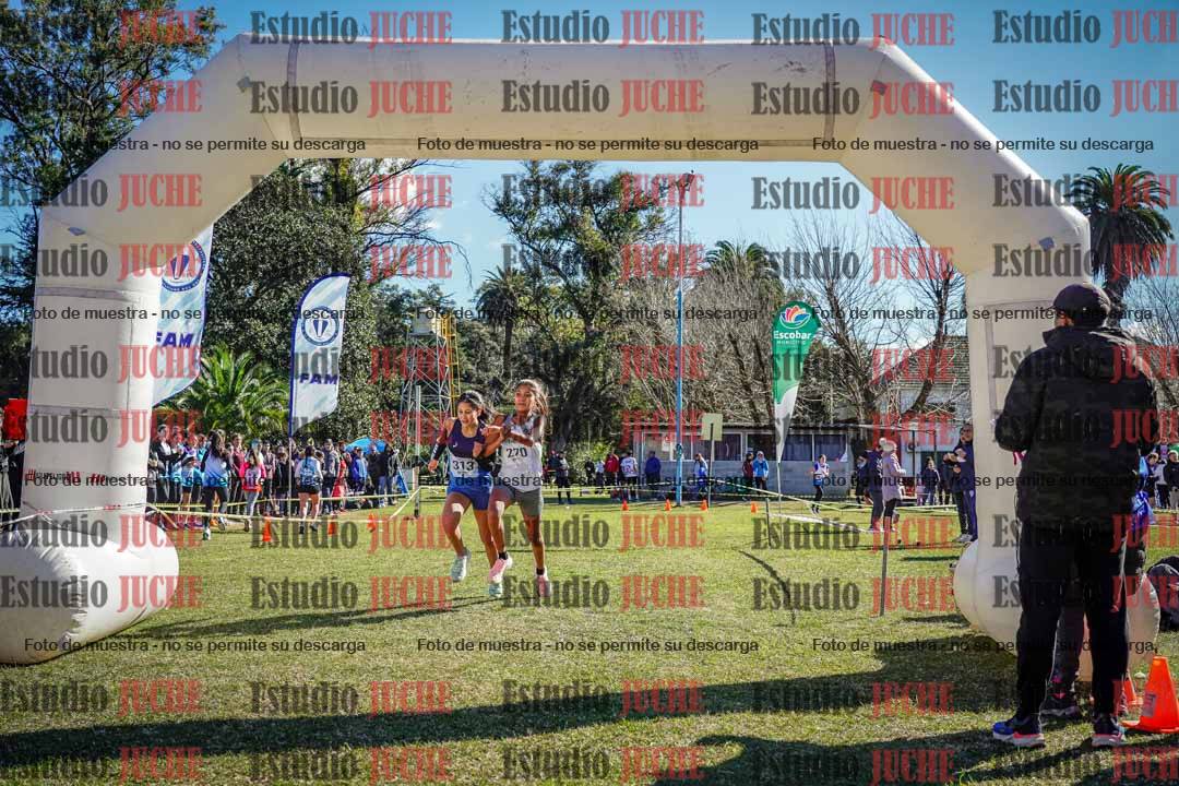 Fotos de la llegada del cross de 2000 m