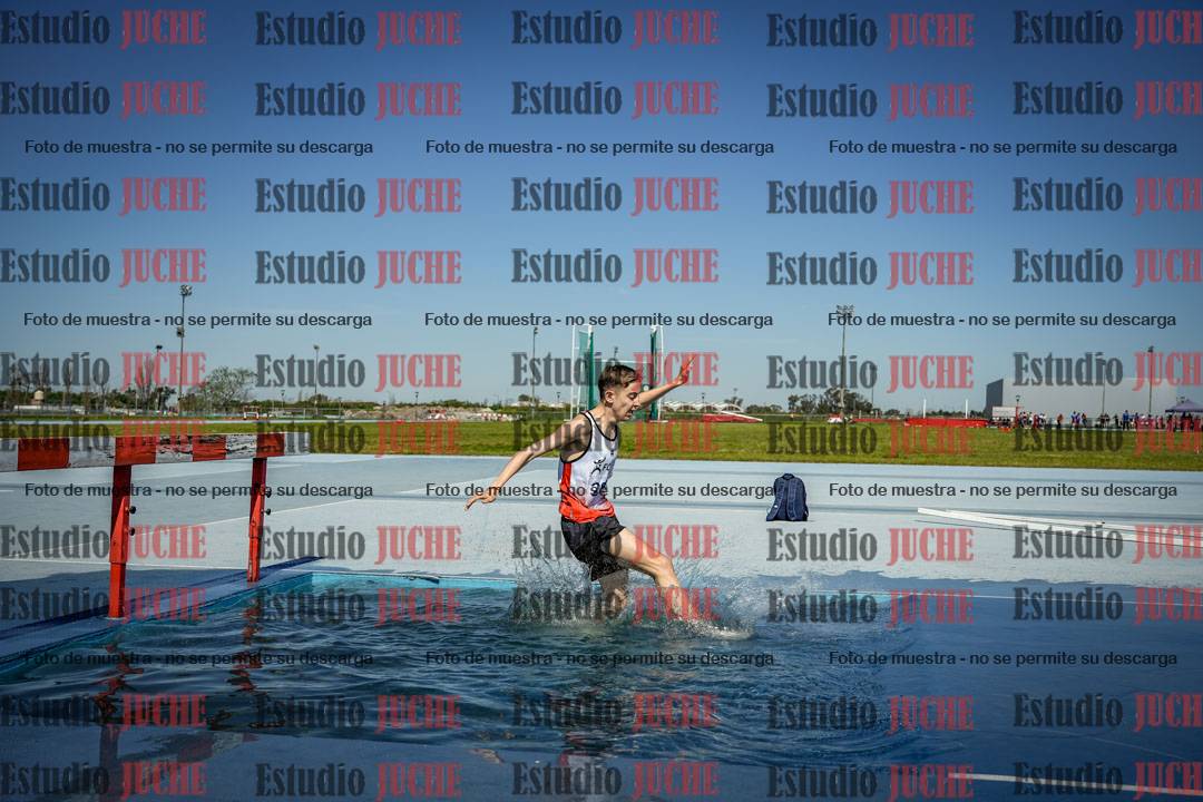 Fotos de los 2000 m con obstáculos de varones