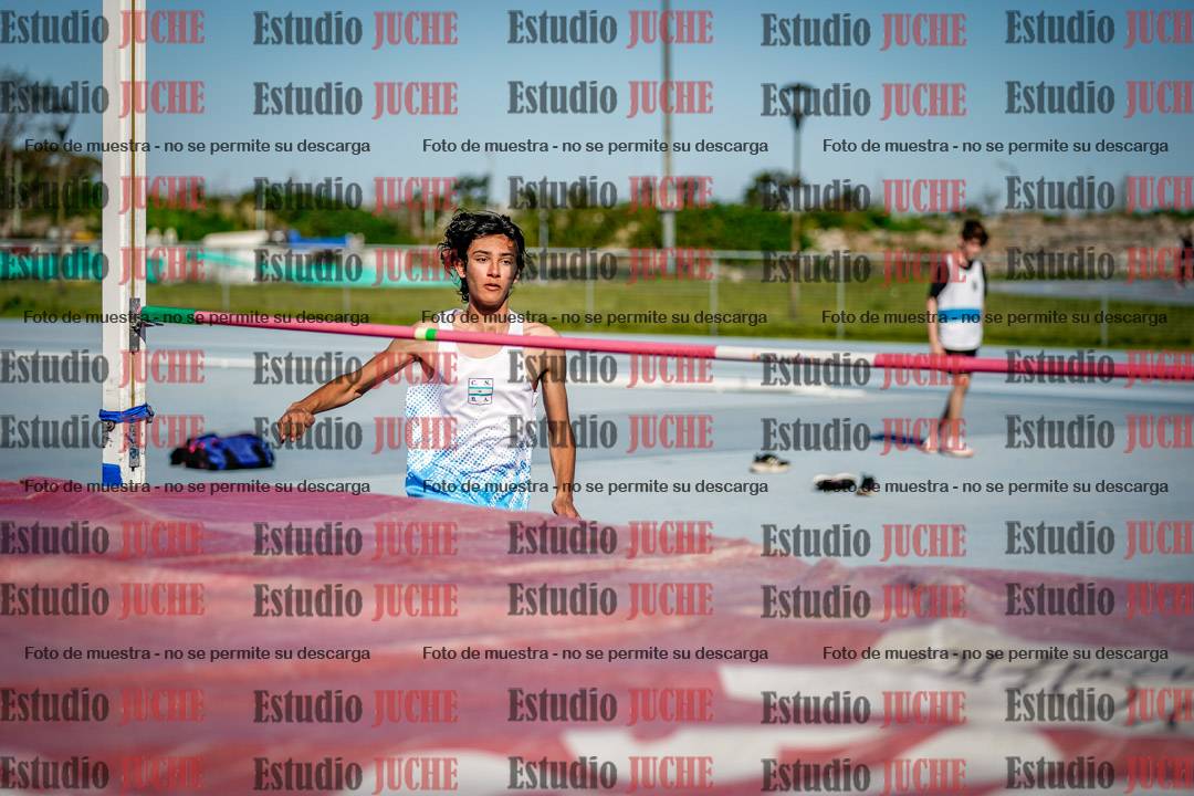 Fotos del salto en alto de mujeres y varones - U15