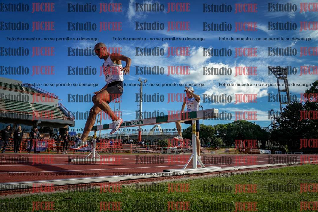 Fotos de los 3000 m con obstáculos de varones