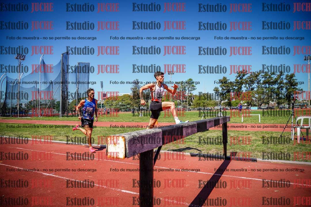 Fotos de los 3000 m con obstáculos de varones