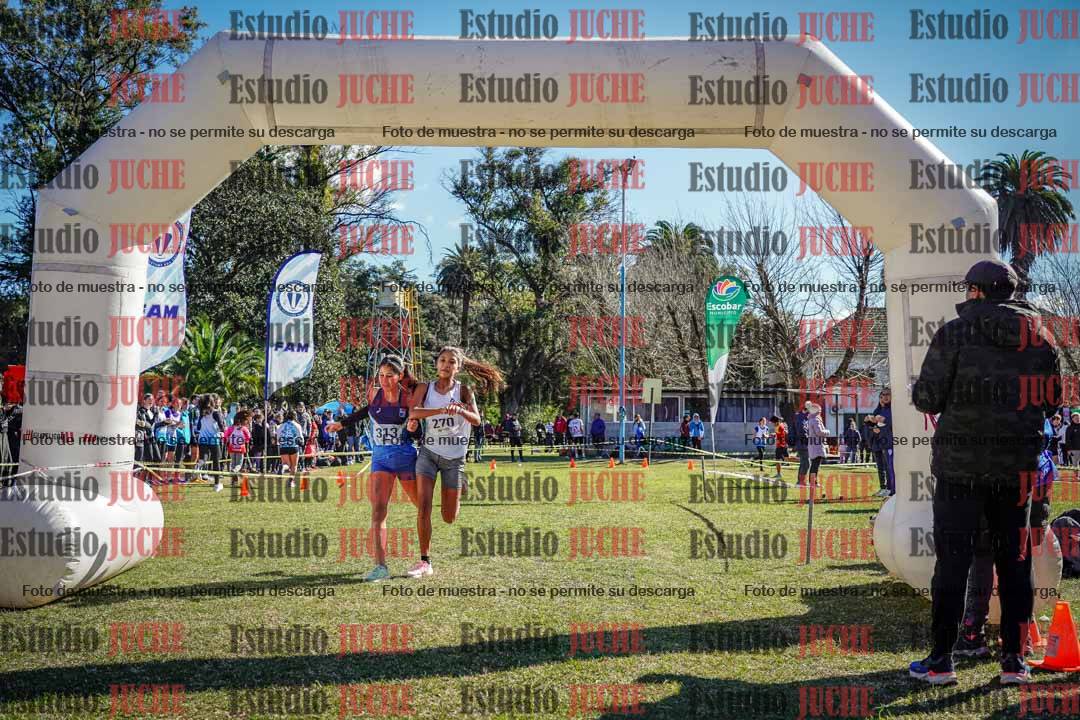 Fotos de la llegada del cross de 2000 m