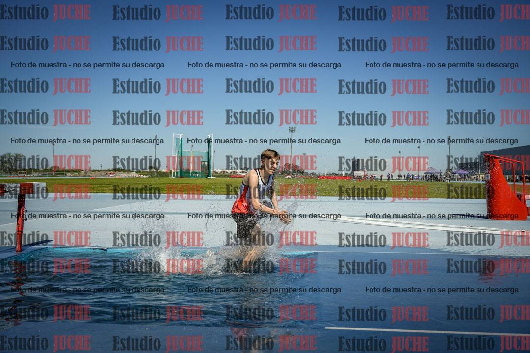 Fotos de los 2000 m con obstáculos de varones
