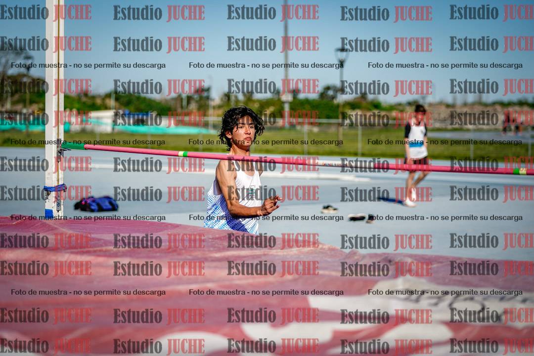 Fotos del salto en alto de mujeres y varones - U15