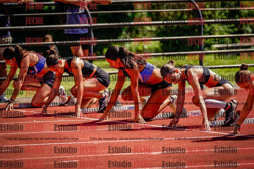 Fotos de los 100 m con vallas de mujeres
