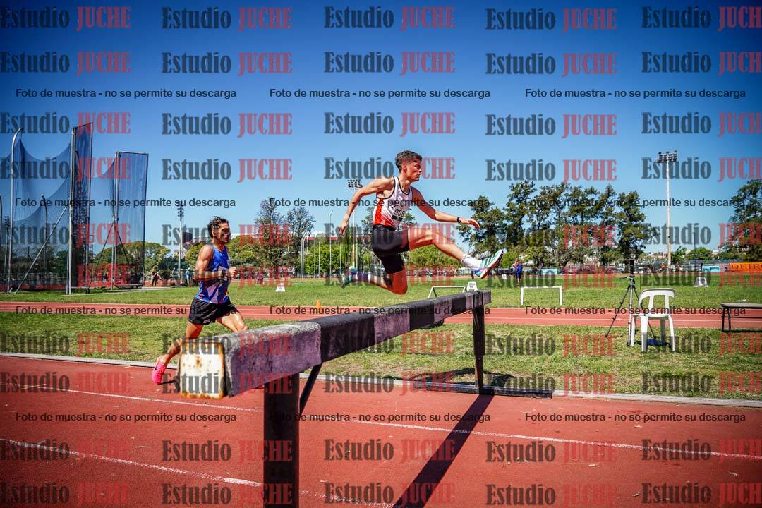 Fotos de los 3000 m con obstáculos de varones