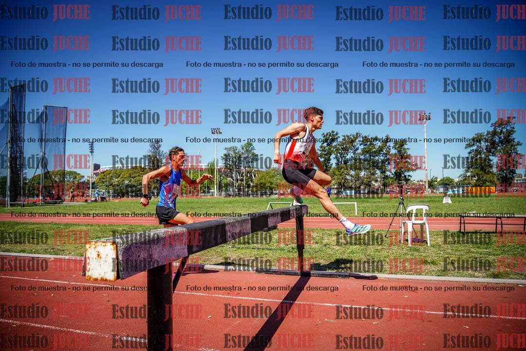 Fotos de los 3000 m con obstáculos de varones