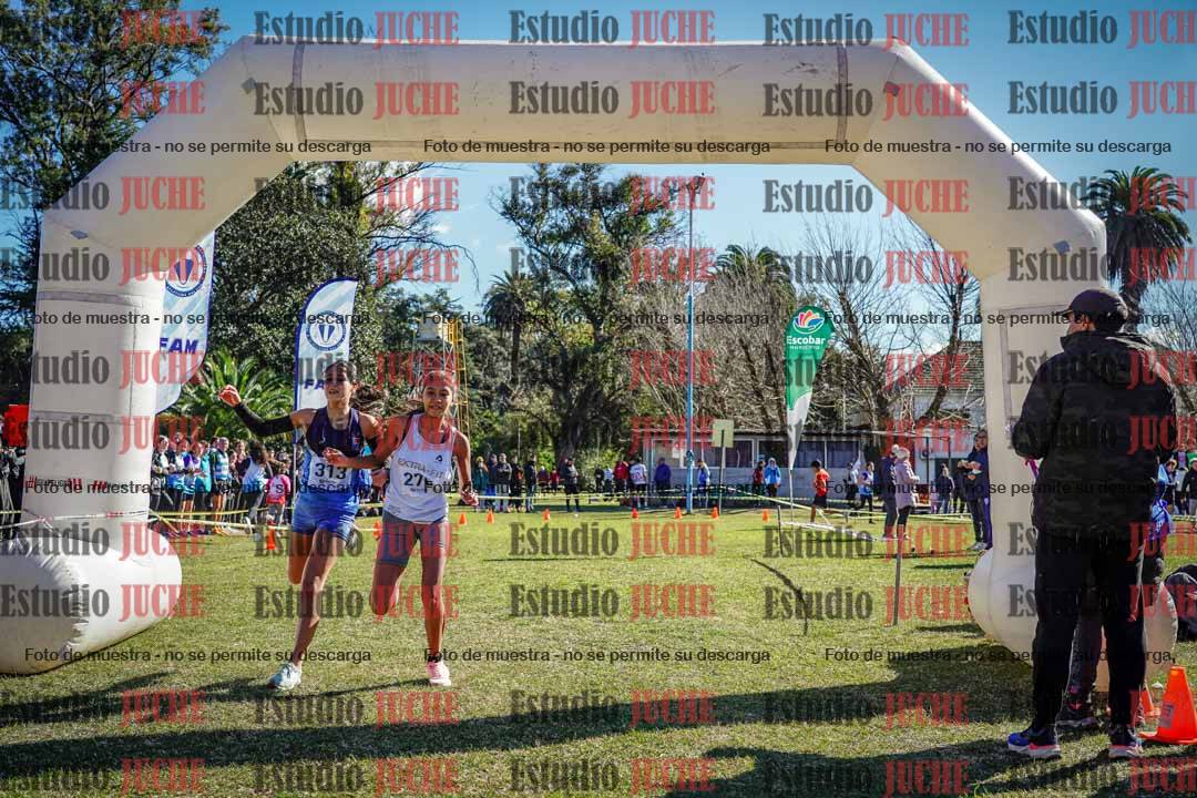 Fotos de la llegada del cross de 2000 m