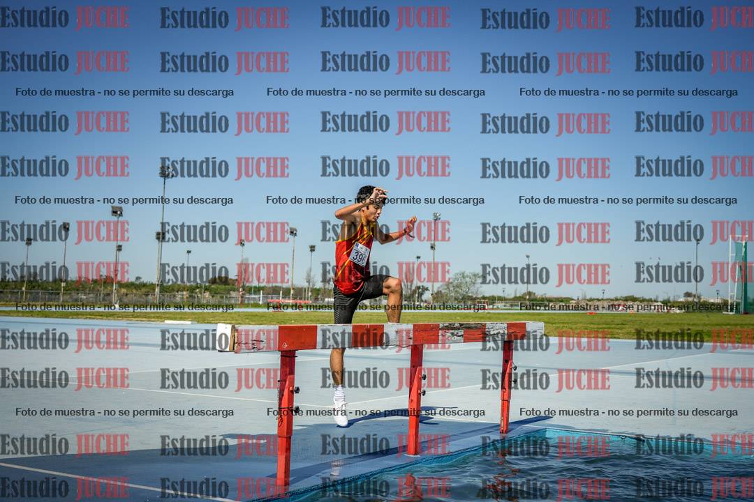 Fotos de los 2000 m con obstáculos de varones