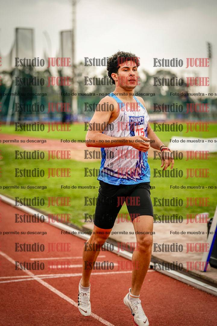 Fotos de los 800 m llanos de varones
