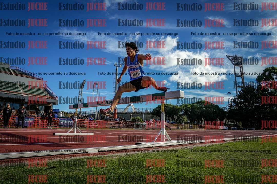 Fotos de los 3000 m con obstáculos de varones