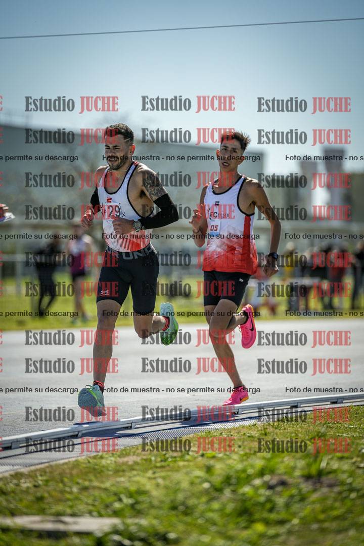 Fotos de los 5000 m llanos de mujeres y varones